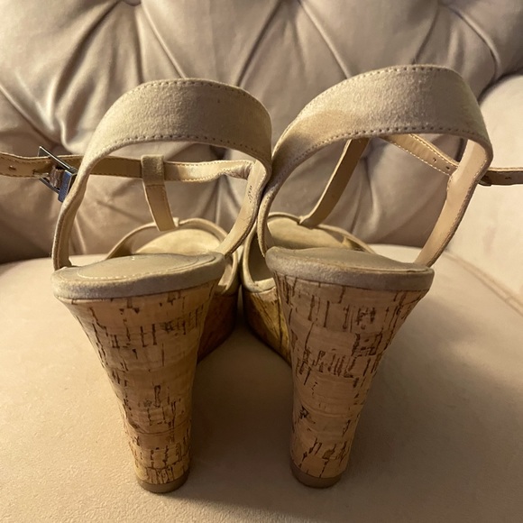 Charles David wedges size 8 - Picture 3 of 4